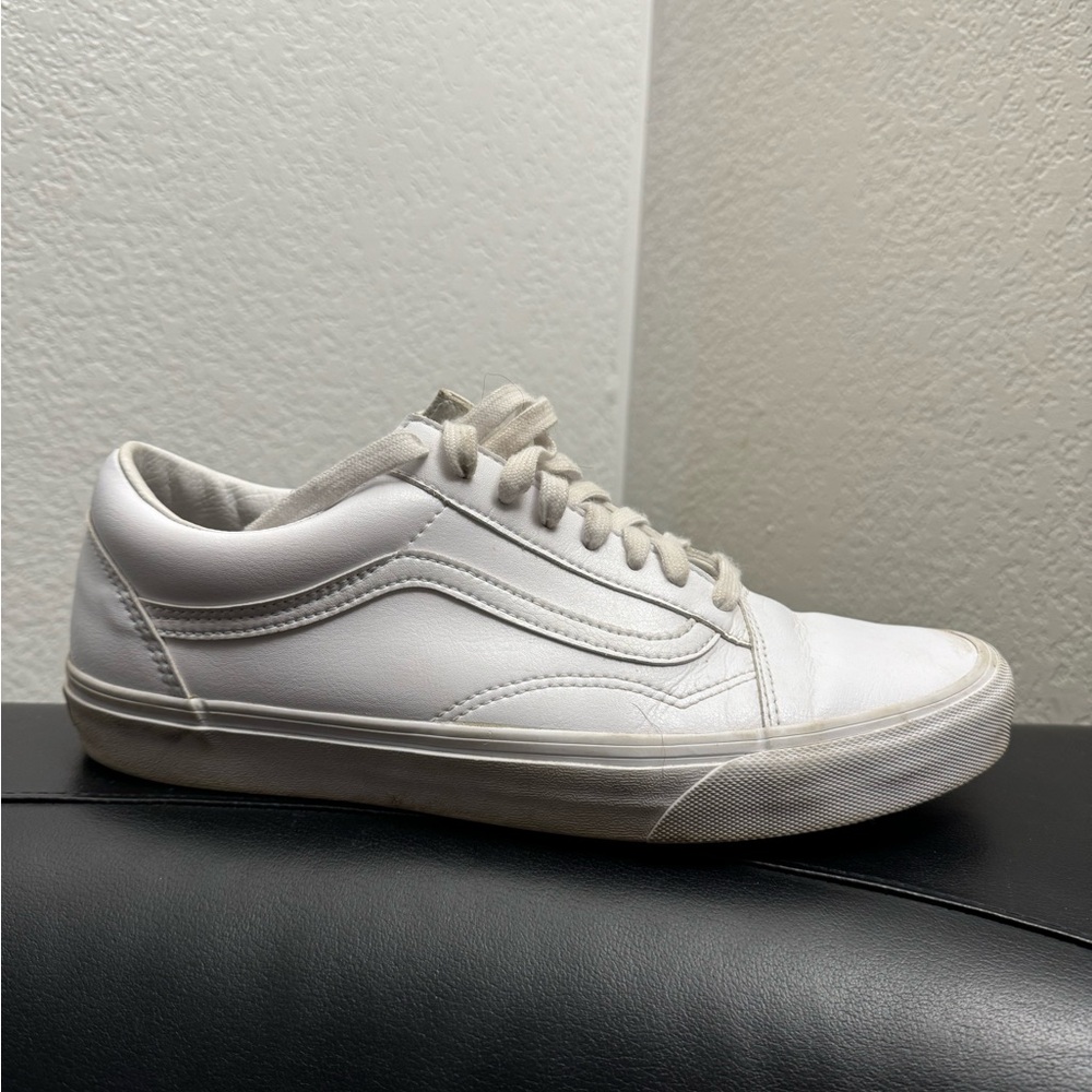 All white vans - Picture 3 of 4